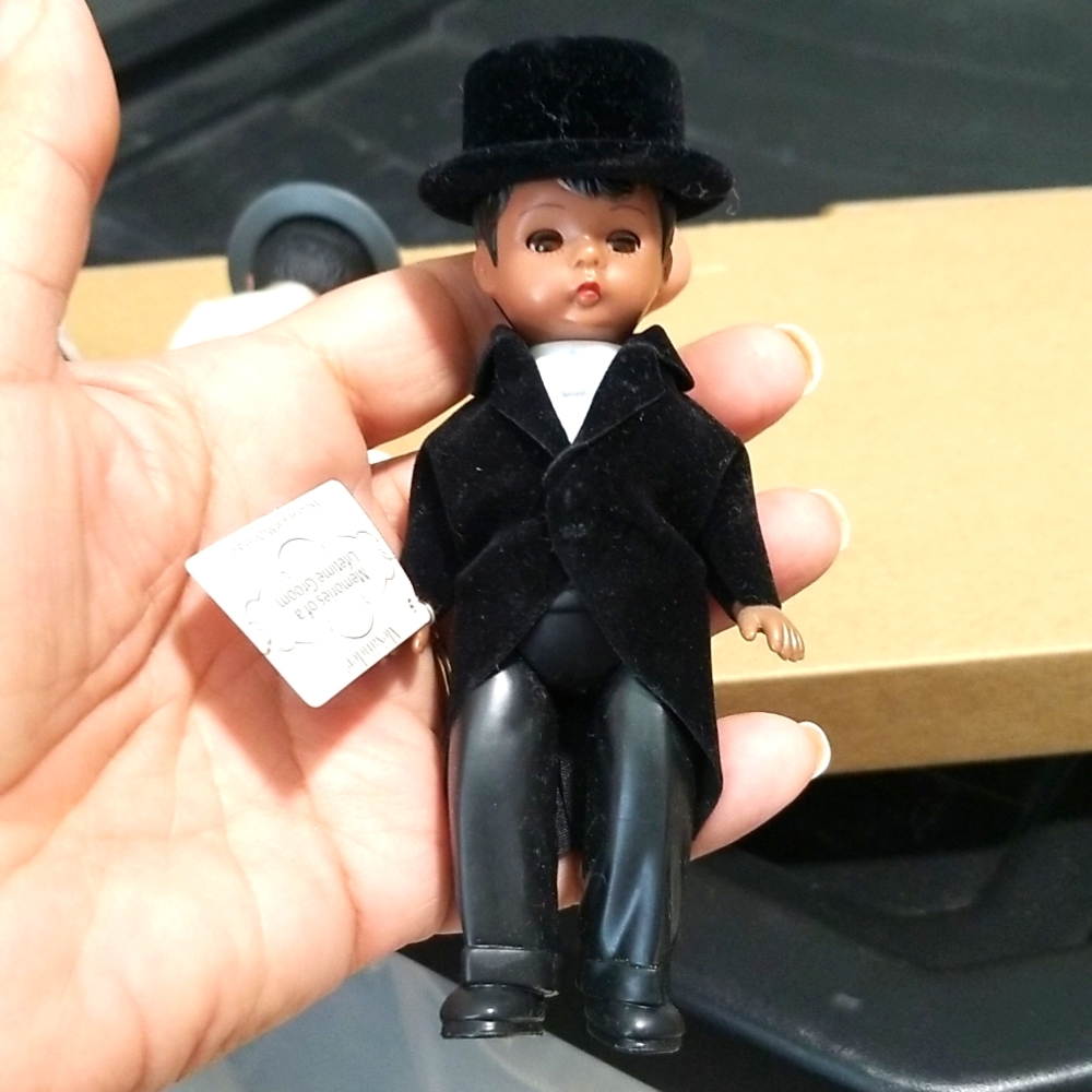 Madam Alexander bundle Three Wedding dolls - Picture 8 of 8